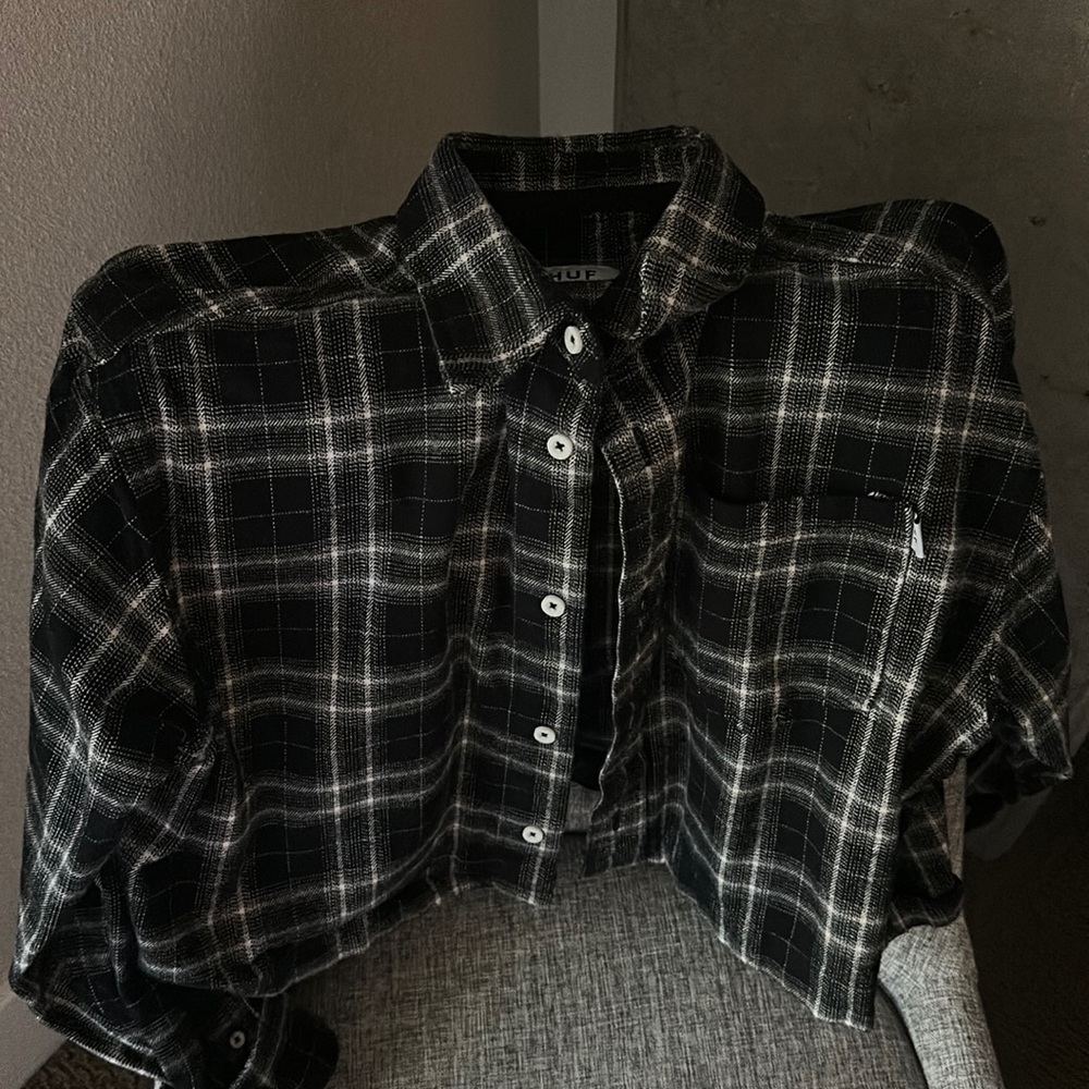 Huf cropped flannel. Size M. High quality material. Button up. 100% cotton.